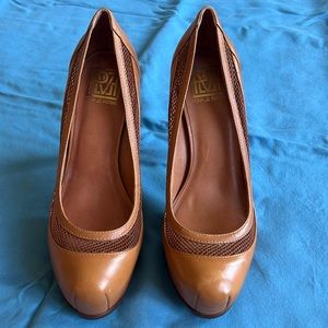 Pour La Victoire saddle platform heels. 8.5